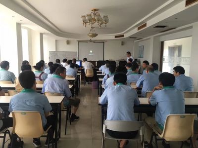 浙江安弘水暖器材工會組織職工觀看交通安全知識宣傳教育片